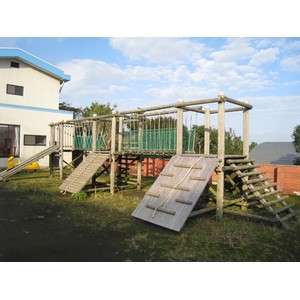 実は離島の保育園に園庭遊具を導入したことがあります！